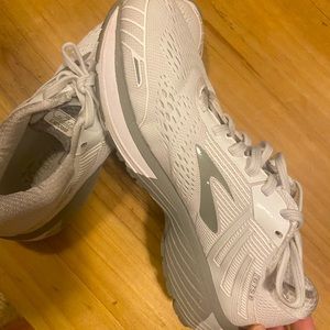 Brooks Adrenaline GTS 18